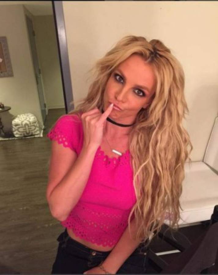 Britney Spears vuelve a encender las redes sociales con sexy traje de baño
