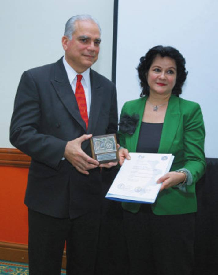 Reconocen labor de artistas nacionales