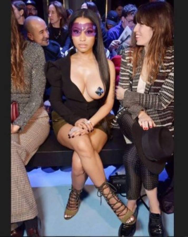 El polémico traje de Nicki Minaj durante su visita en París