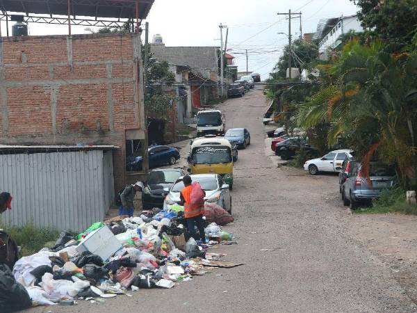 La AMDC llamó a los capitalinos a respetar los días y horarios establecidos para sacar la basura, mientras anunció sanciones contra quienes depositen desechos en sitios prohibidos.