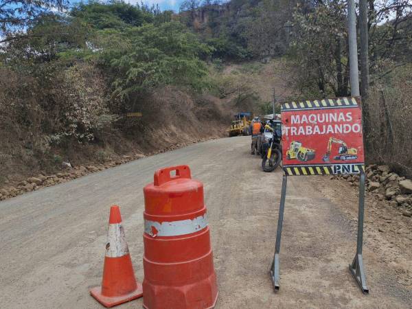 El proyecto vial que busca mejorar las condiciones de la carretera hacia la colonia Villeda Morales mantiene un 7.7% de avance físico. Residentes consideran que es un trabajo que avanza lento.