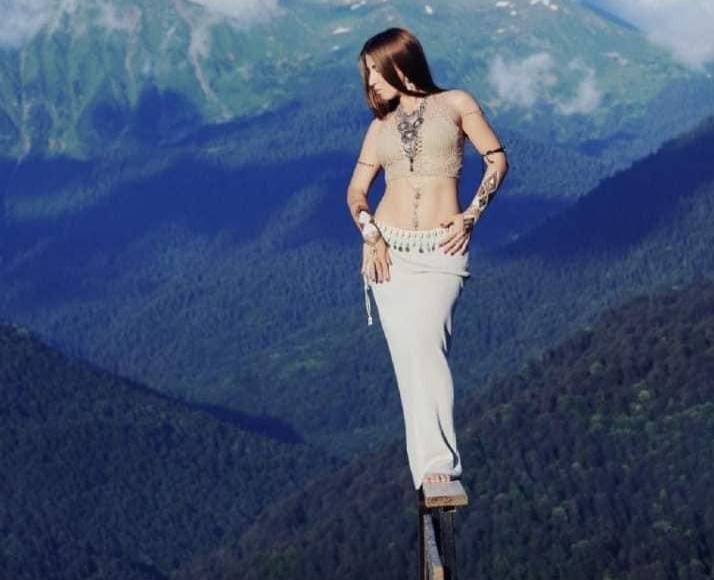 Inessa Polenko, influencer rusa que murió al caer en un precipicio por una “selfie”