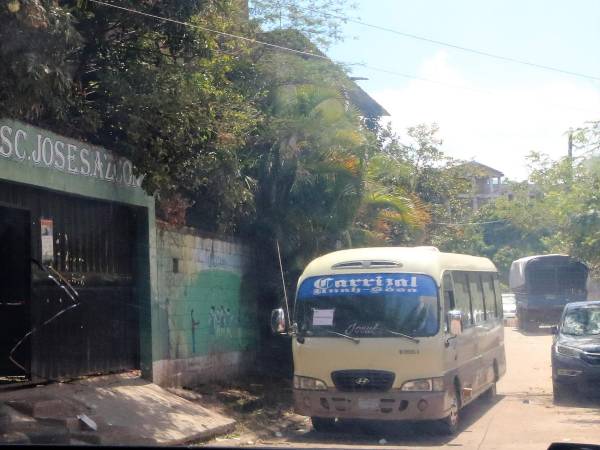 En el trayecto, la unidad se desvió a la escuela José Azcona, en Las Palmas. El conductor no tenía claridad de la ruta o el lugar al que iba.