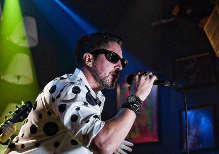 Jonathan Islas, el actor de La Impostora que ahora canta en el metro