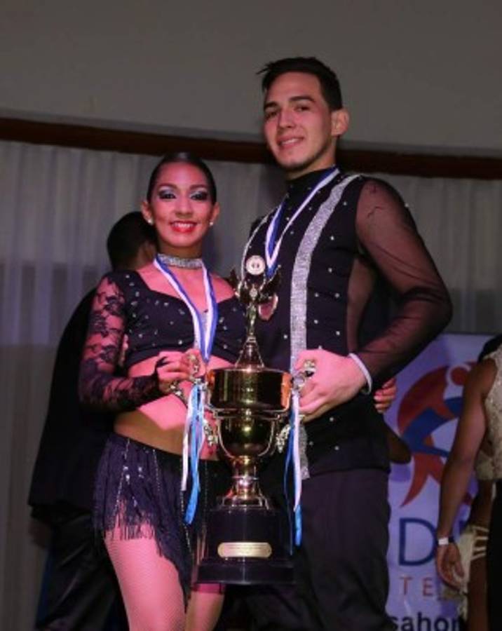 Kevin y Valeria, ganadores del Congreso de Salsa