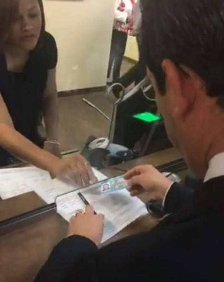 Primeros hondureños obtienen su matrícula consular en Estados Unidos