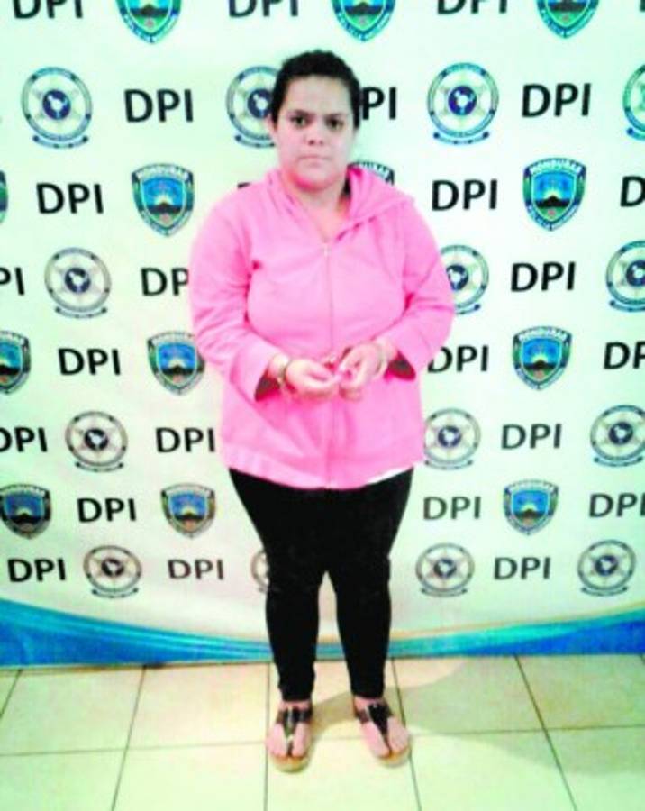 Arrestan a mujer por castigo violento a su hijo