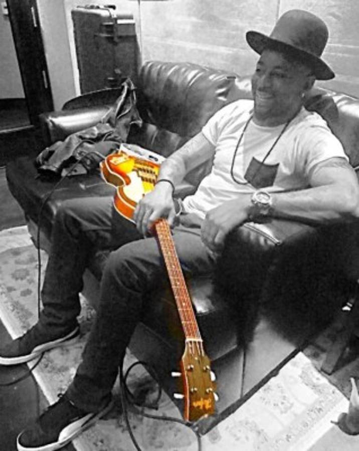 ¡Inesperado! Reconocido bajista de Lionel Richie se apuñala tras consumir drogas