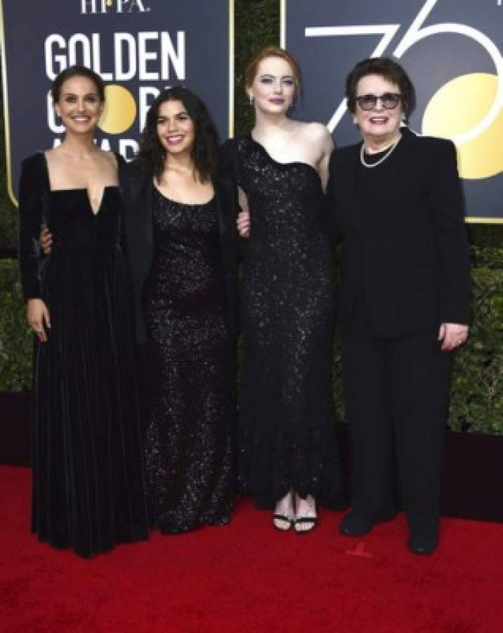 Natalie Portman, America Ferrera, Emma Stone y Billie Jean King a su llegada en los premios la noche del domingo.