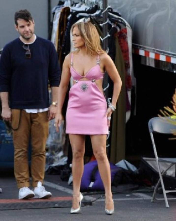 Critican sensual vestido de Jennifer López