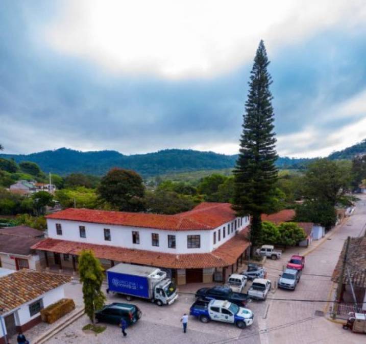 Algarabía y esperanza por llegada de vacunas de El Salvador a los municipios de Honduras