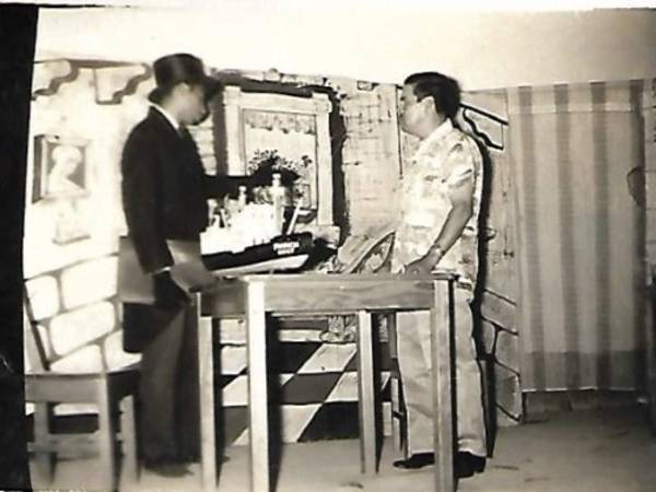 Escena de “La barca sin pescador”, aparecen Ángel Octavio Martínez y don Napo.