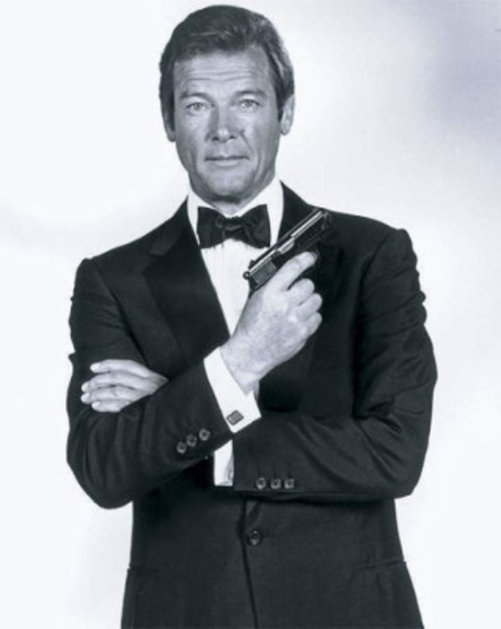 El apuesto agente secreto James Bond está en forma a sus 50 años