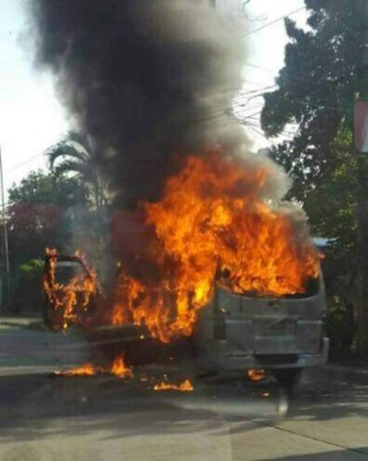 Queman bus en el barrio Barandillas de San Pedro Sula