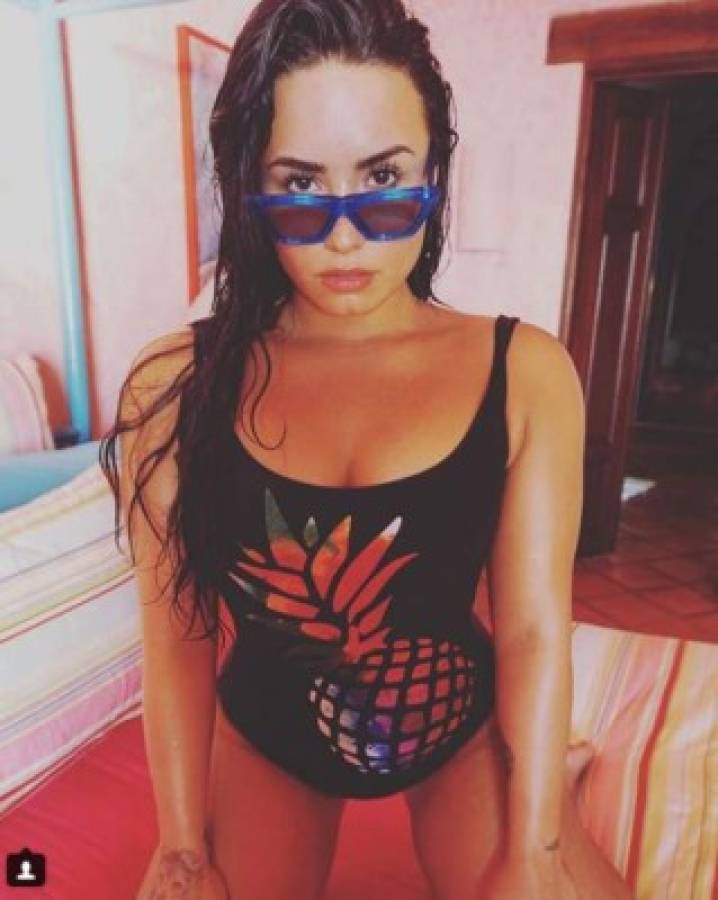 Demi Lovato calienta las redes con sexys fotos en traje de baño  