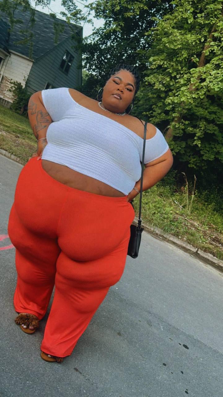 ¿Quién es la rapera que demandó a un taxista por negarse a llevarla debido a su sobrepeso?