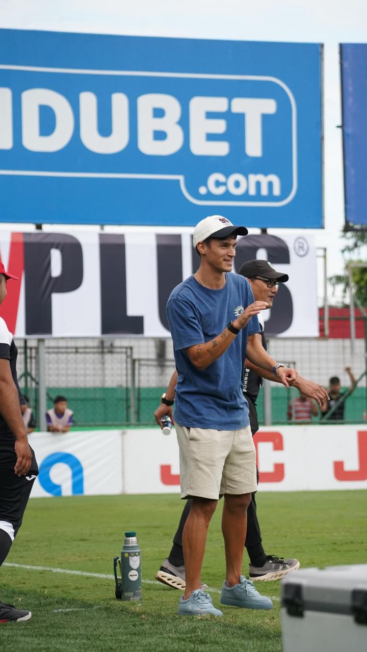 Bellas chicas se roban las miradas, abrazo al monstruo y técnico espiaba a sus rivales