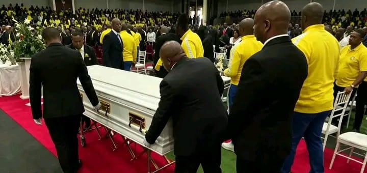 Messi y Cristiano Ronaldo se unen: emotivo funeral del futbolista Jayden Adams