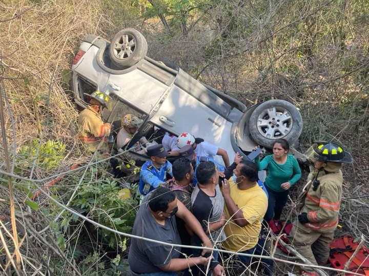 Con luto, en medio de accidentes y bajo el sol, veraneantes retornan a la capital (FOTOS)