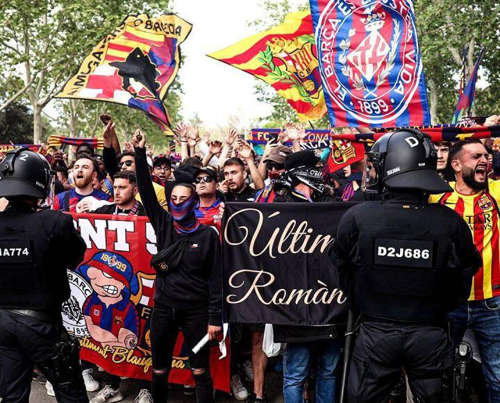 Atacan bus del Barcelona y ambiente hostil para Dembélé