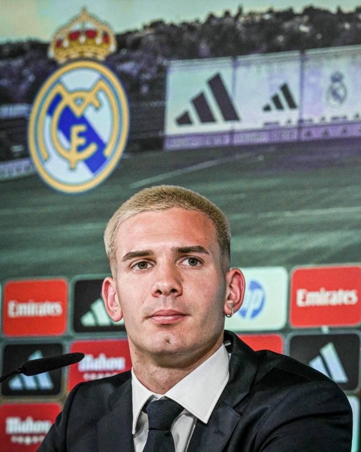 Error del Real Madrid en presentación de Mastantuono, razón de su dorsal y figuras presentes