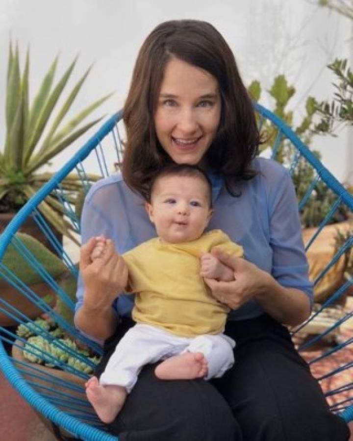 Ximena Sariñana junto a su hija Franca. Foto Instagram @ximenamusic