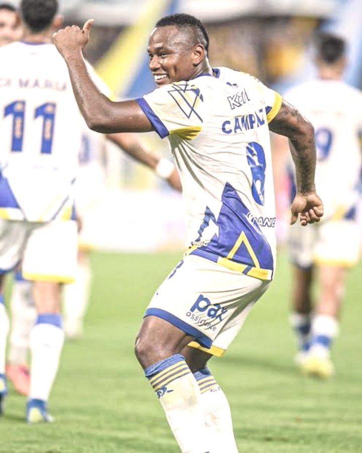 Jugador colombiano sorprende al anunciar relación con mujer 20 años mayor que él