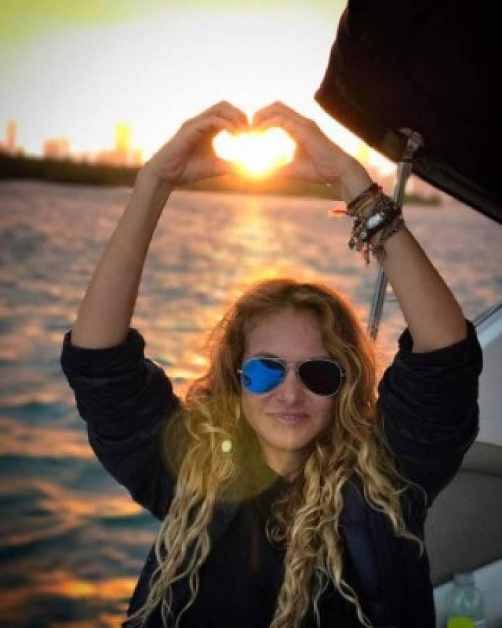 Paulina Rubio impacta con foto sin una gota de maquillaje ¿piel manchada?