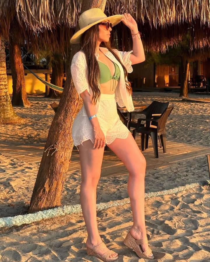 Novia de jugador de la Liga Nacional enciende el verano con sus fotos en la playa