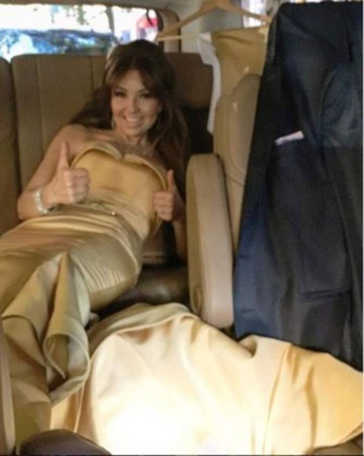 Thalia publica sexy video vistiéndose