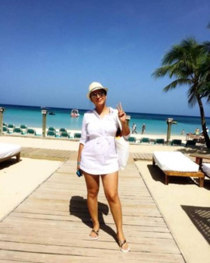 Samantha Velásquez enciende las redes con sensuales fotos en traje de baño