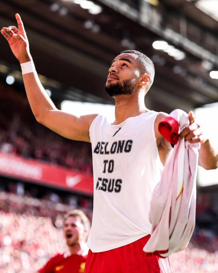 Festejo son copa: Así celebró Liverpool el coronarse campeón de Premier League