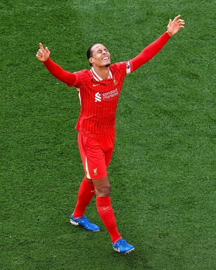 Festejo son copa: Así celebró Liverpool el coronarse campeón de Premier League