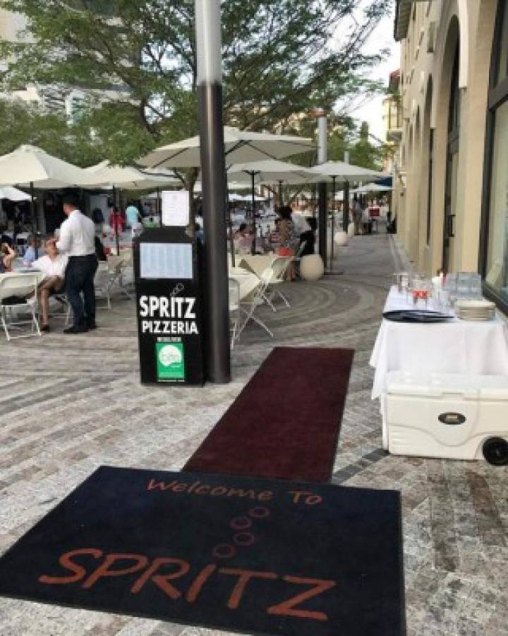 Hondureño en Estados Unidos inició como valet parking y acabó siendo dueño de su restaurante Spritz Pizzeria