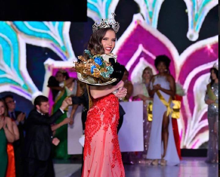 Auzmendi estrena novia y ahora sale con reina de belleza de Honduras