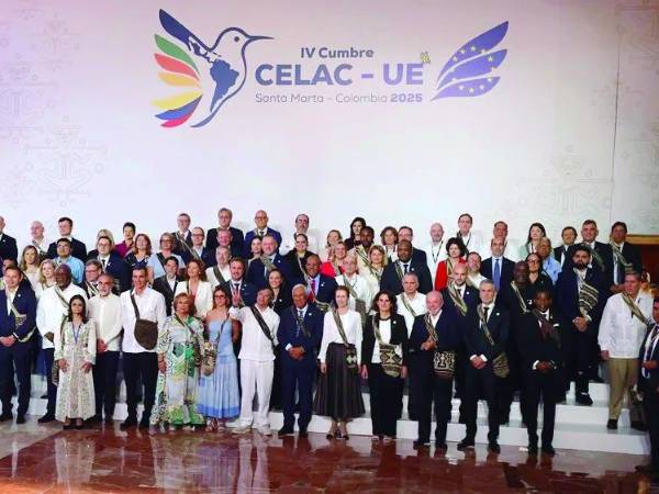 La Cumbre UE-Celac, realizada en Santa Marta, Colombia reunió a representantes de 33 países de ambas regiones para definir la estrategia de cooperación entre ambos bloques.