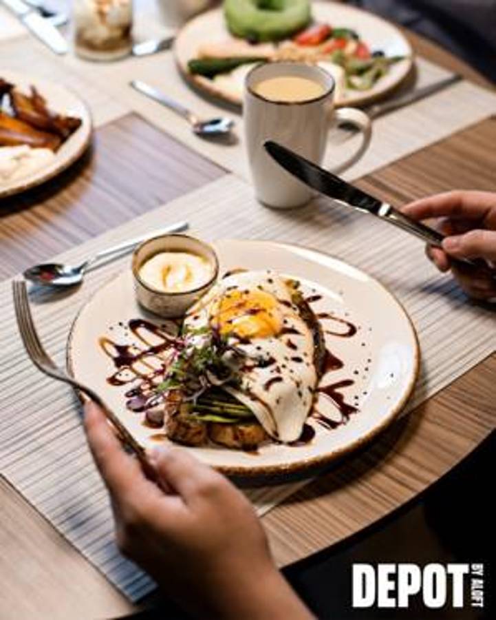 En el corazón de Aloft San Pedro Sula, Depot by Aloft se presenta como un destino culinario imperdible.