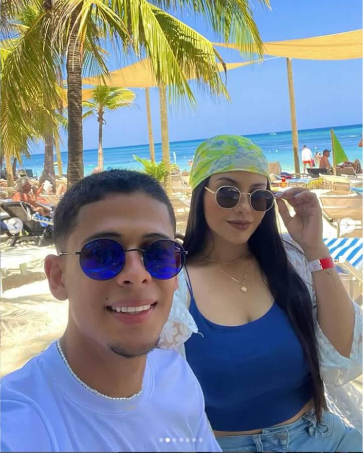 Bella chica anuncia que está embarazada de jugador de la Liga Nacional