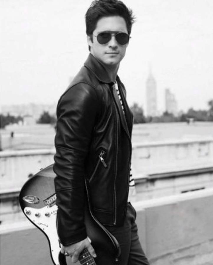 Video: El cantante mexicano Diego Boneta pasa bochornoso momento