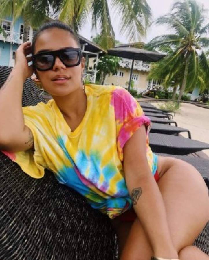 Con sexys fotos en bikini Karol G, intérprete de 'Mi Cama', enamora a sus seguidores en Instagram