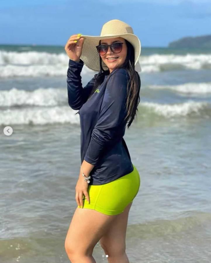 Bella chica anuncia que está embarazada de jugador de la Liga Nacional