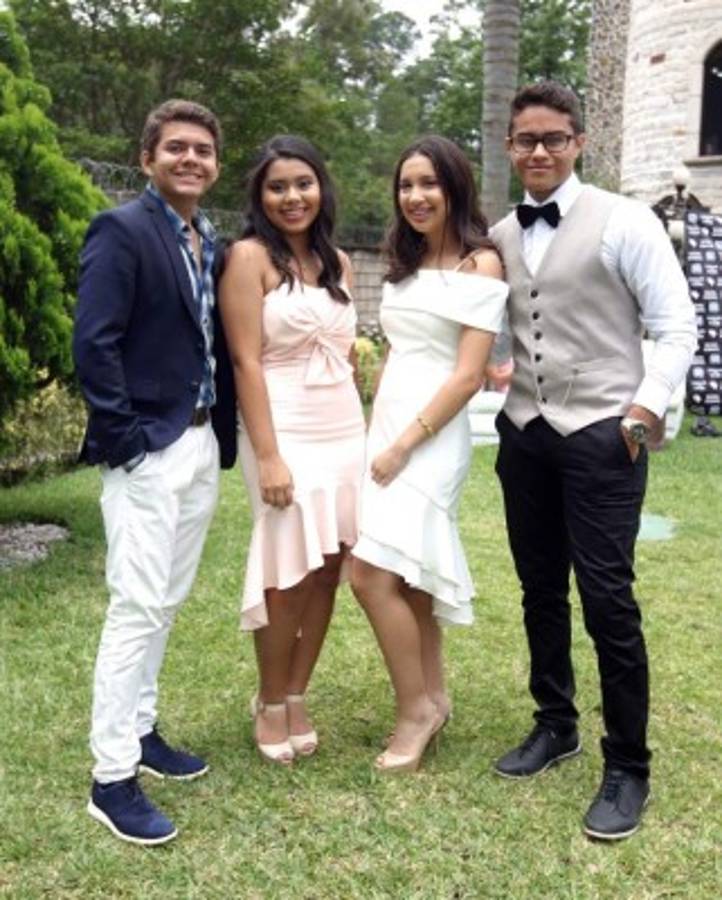 noche de recuerdo entre compañeros