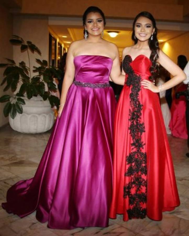 Júbilo y despedida en la elegante fiesta para los seniors de la Elvel School