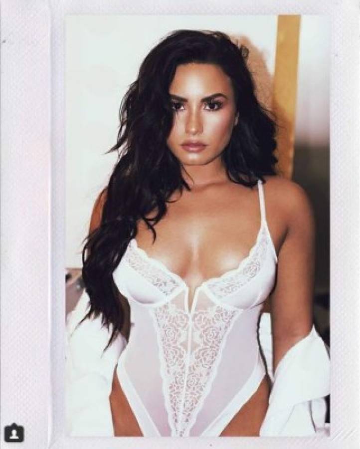 Demi Lovato calienta las redes con sexy foto en transparente lencería