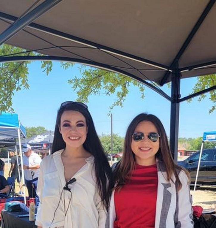 En el evento también se le dio asesoría migratoria a los presentes con la abogada Mailin Yaret.