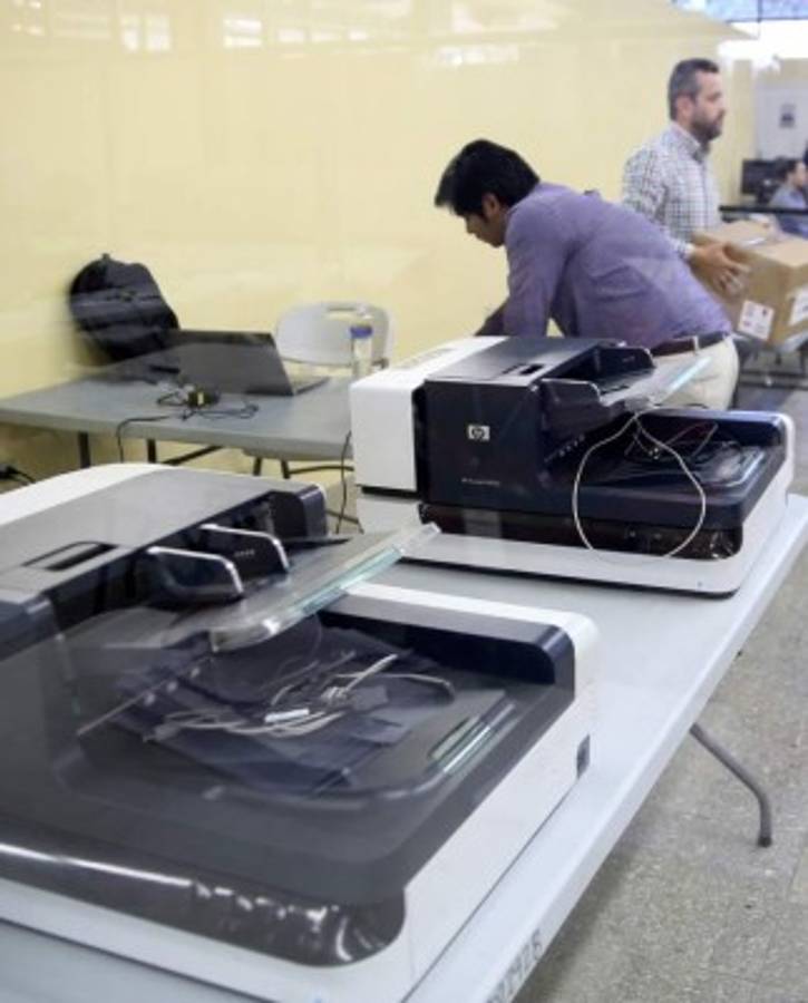 Tres corrientes del PL y una del PN piden el escáner