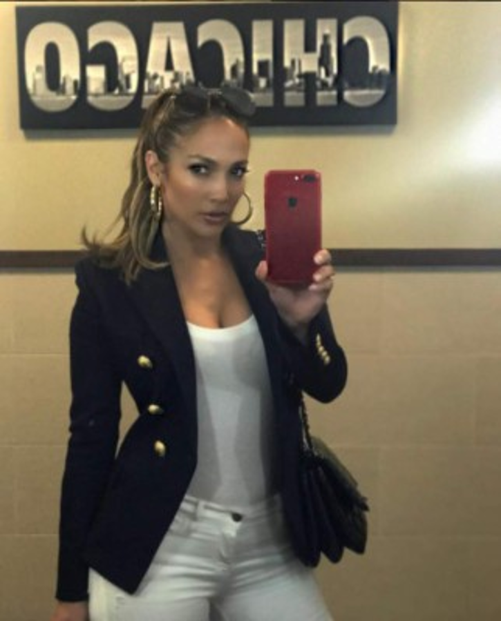 Jennifer López: ¿se operó el busto o está embarazada? El dilema tras una fotografía