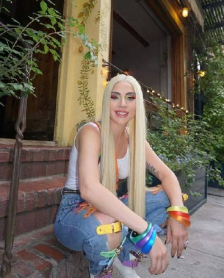 Lady Gaga enamora en Instagram con colorido atuendo inspirado en la comunidad Lésbico Gay
