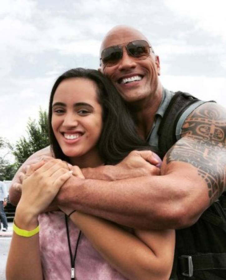 El actor abraza a su hija Simone. Foto Instagram