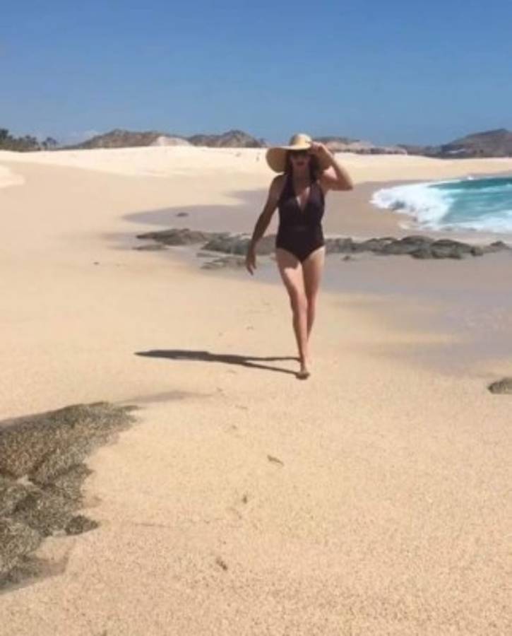 Tras cambio de sexo, Caitlyn Jenner presume su cuerpo en traje de baño por primera vez